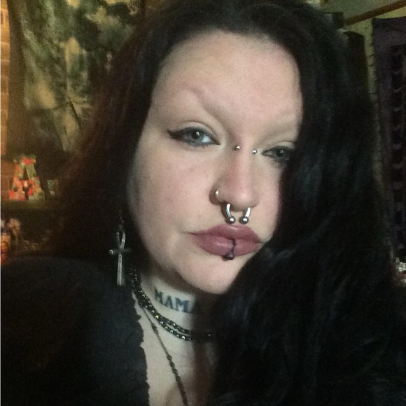 Meet your Posher, Manda - Picture 2 of 6